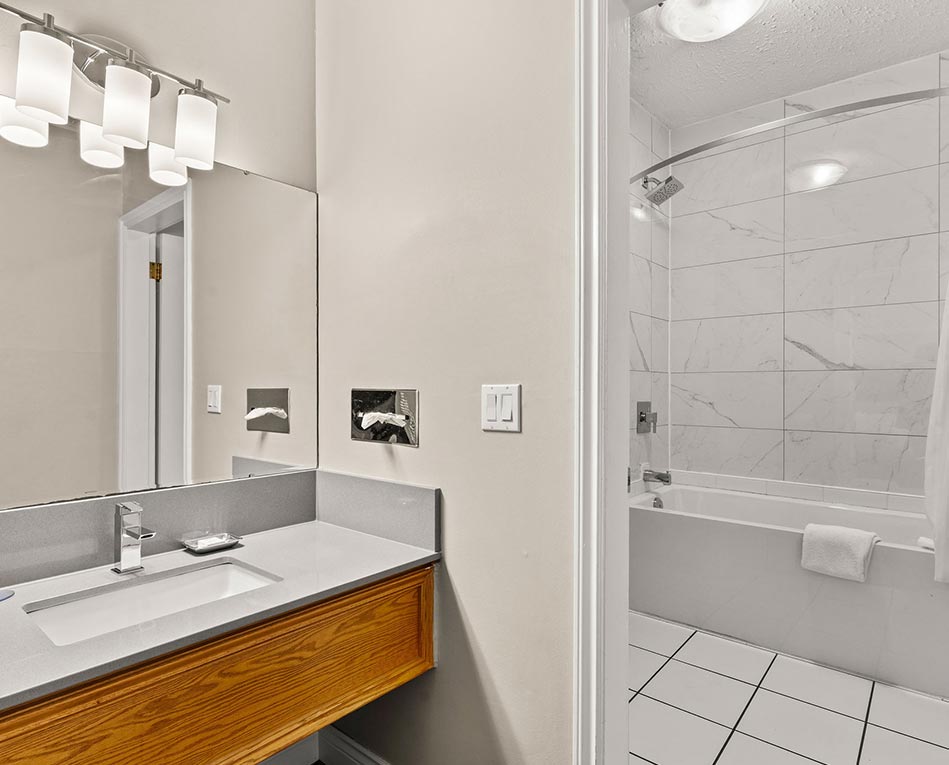 Deluxe 2 Queen Bed Room (6)