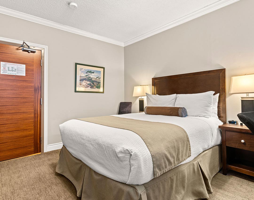 Executive 1 Queen Bed Room – 2