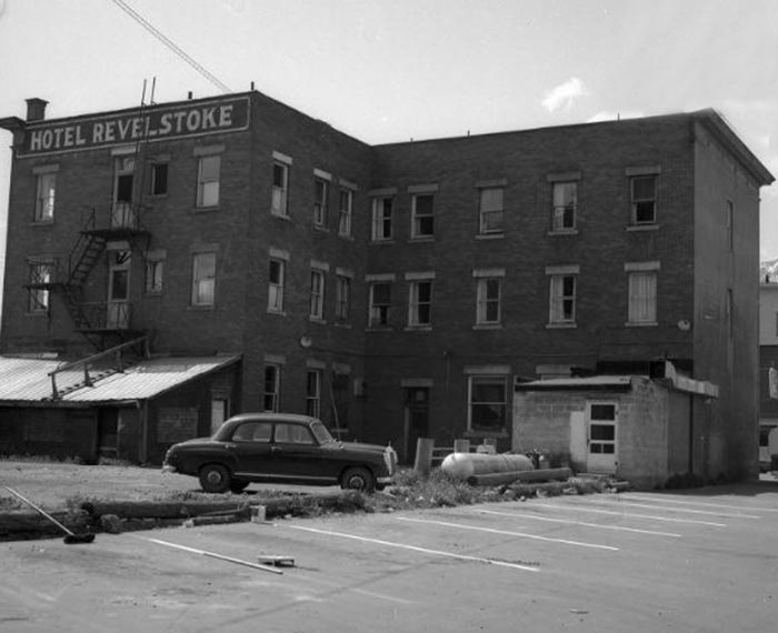 Revelstoke Hotel 
